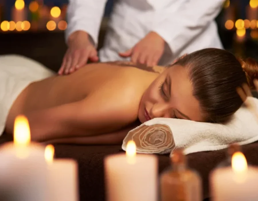 femme-se-detendre-dans-spa